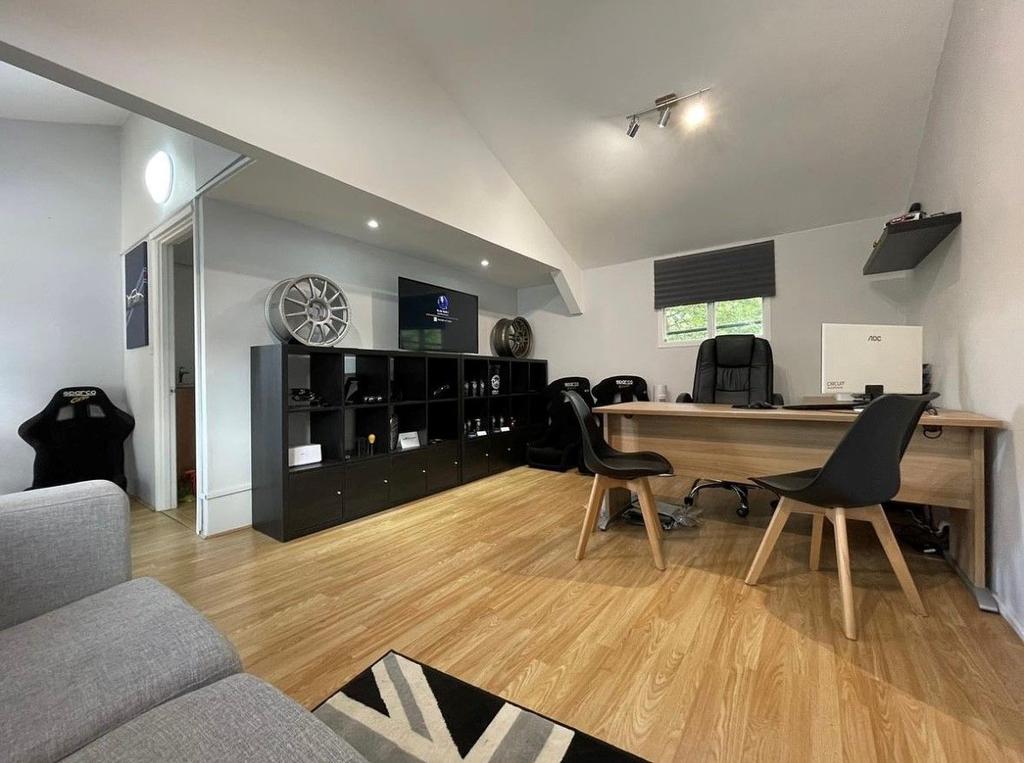 Circuit Automotive Office